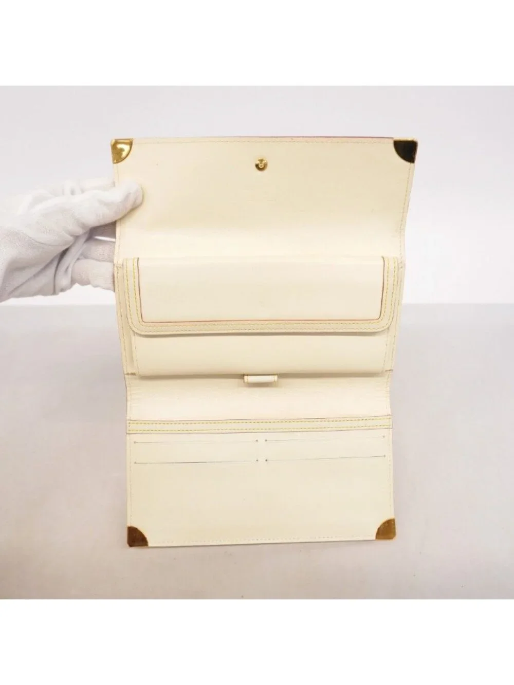Louis Vuitton Trifold Wallet Suhali Porte Tresor International Blanc